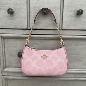 COACH Teri Shoulder Bag In Signature Canvas CAL51